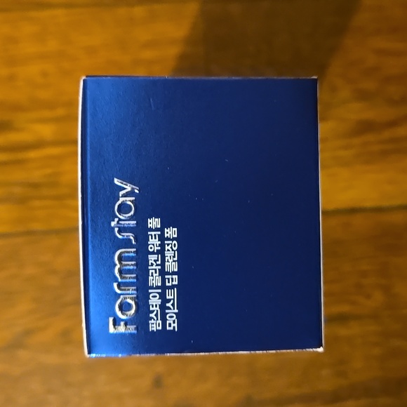 Farmstay Deep Cleansing Foam - Picture 3 of 5